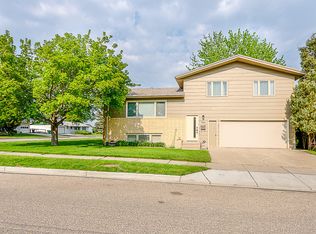 1061 N 28th St, Bismarck, ND 58501