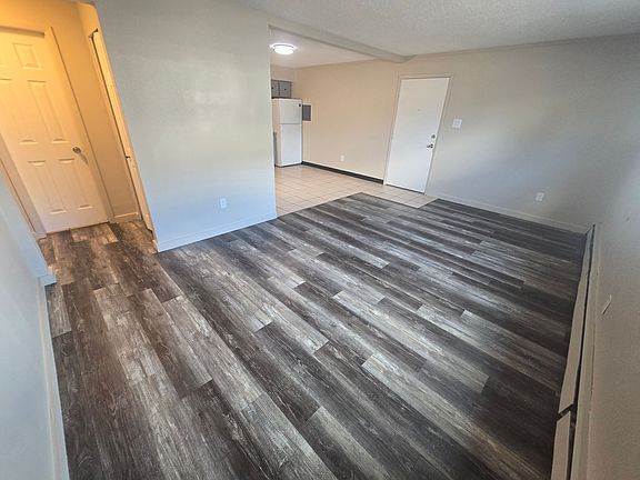 5th image of 1936 Vinewood Ln APT 2