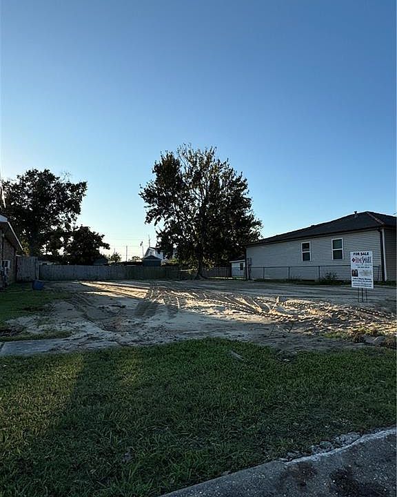 1st image of 636 Harang Ave