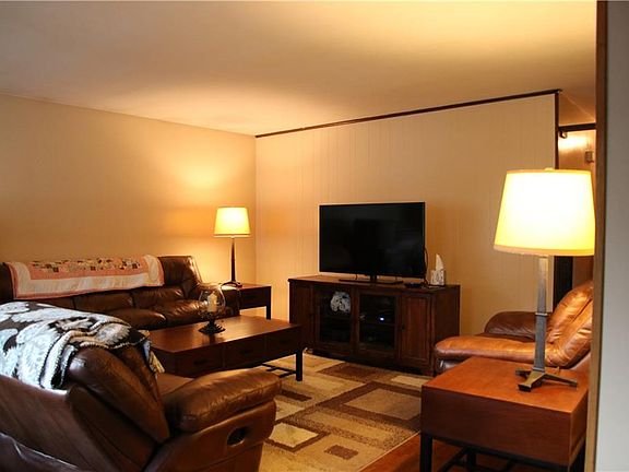 3rd image of 1658 Winslow Dr