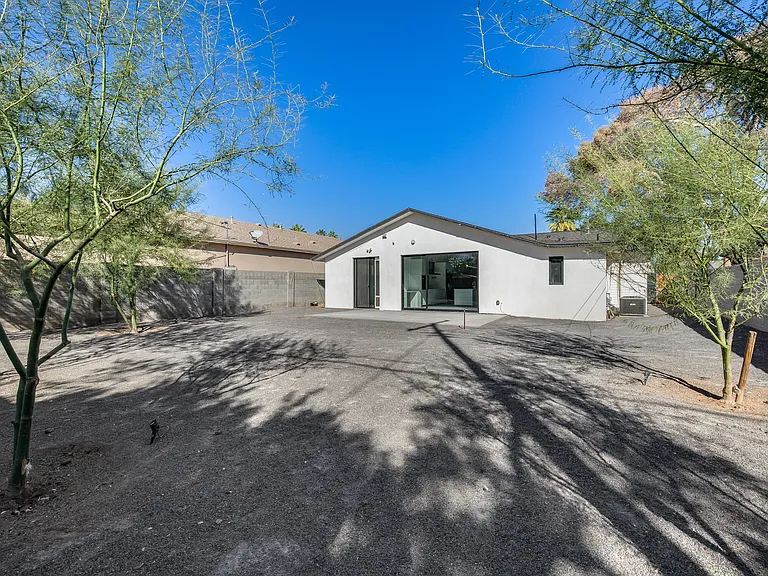 3337 E Cambridge Ave — Photo 8