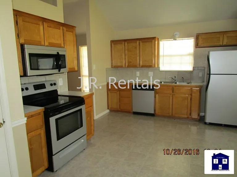 1506 Creek St — Photo 32