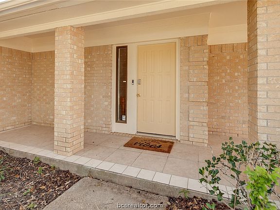 4th image of 2344 W Briargate Dr