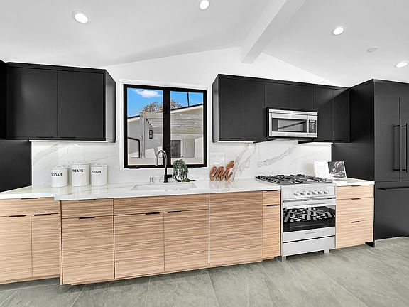 4th image of 712-5 Iris Ave