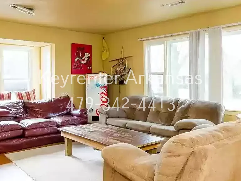 1144 N Vista Pl — Photo 4