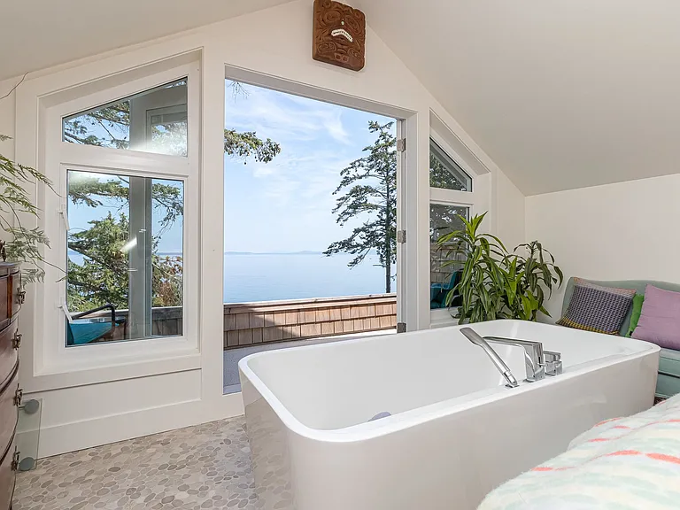 4901 Cordova Bay Rd — Photo 15