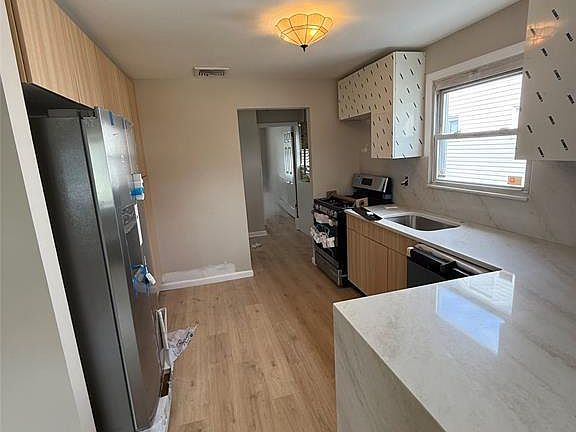 2nd image of 478 Riverside Ter