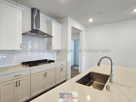 3rd image of 590 San Sorrento St