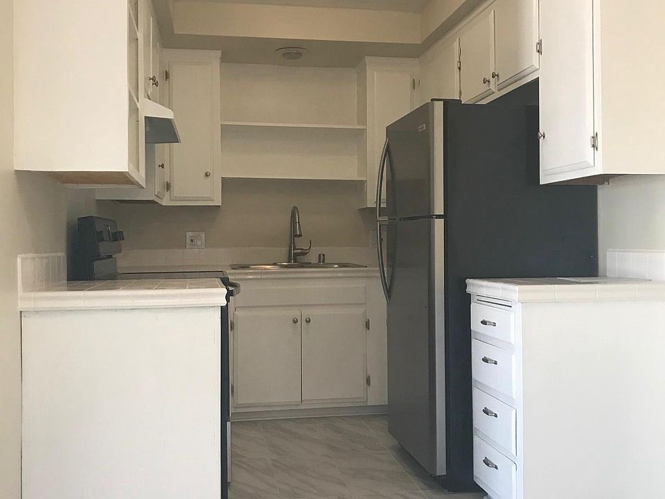 1st image of 901 Victor Ave APT 4