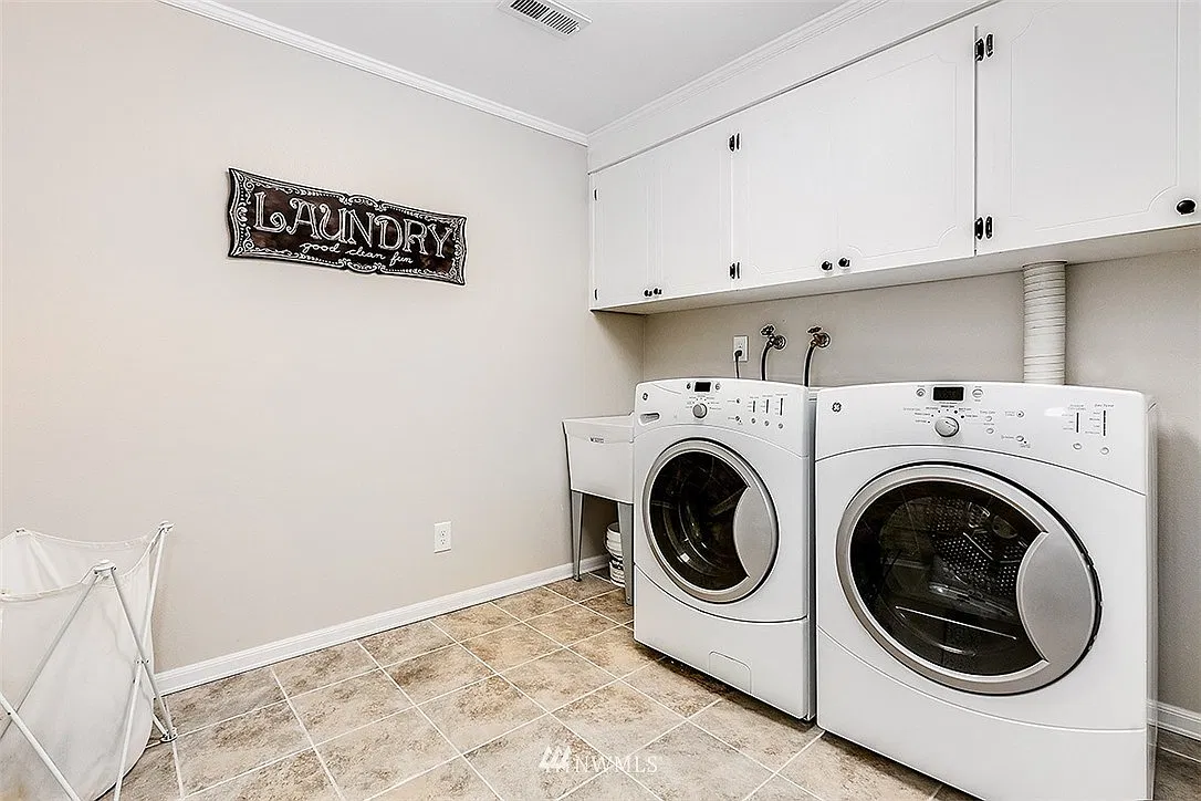 4 bed, 3740 sqft, $3,700 — Photo 4