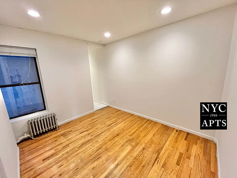 328 W 44th St #21 — Photo 2