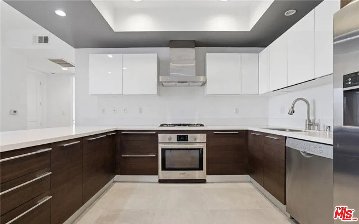 118 S Kenwood St — Photo 3