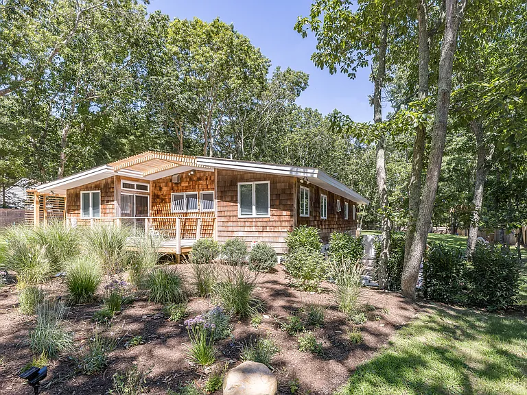 82 Springy Banks Rd — Photo 20