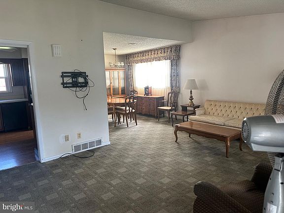 4th image of 210 Morningside Dr