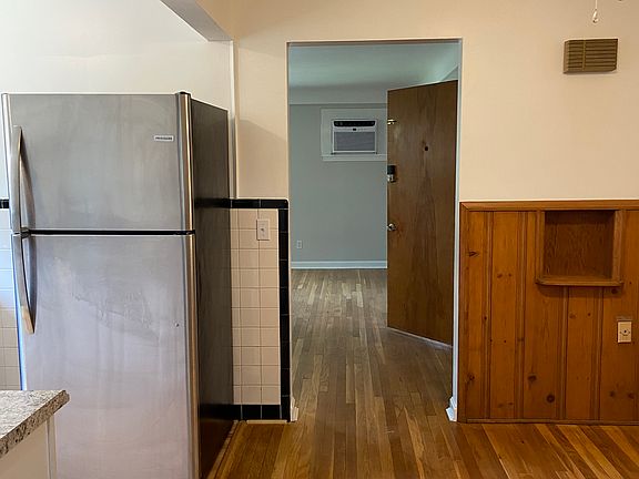 3rd image of 6090 Dryden Ave #1