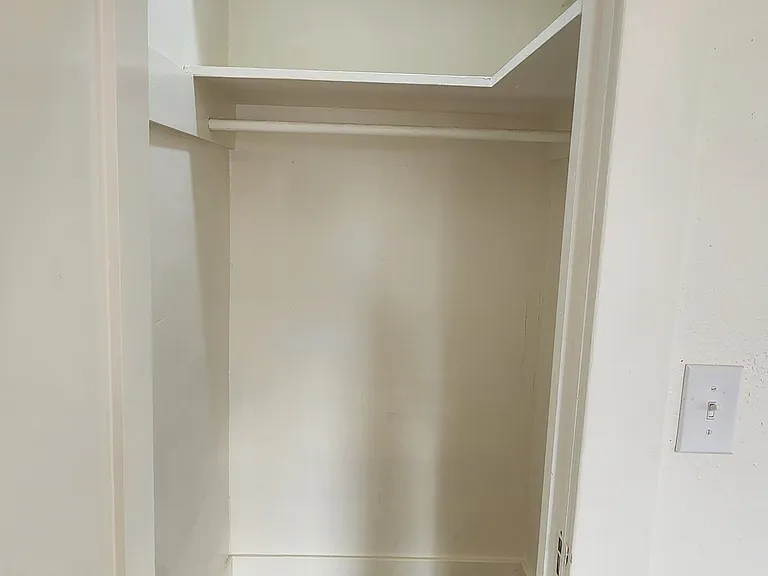 401 N Cherry St — Photo 31