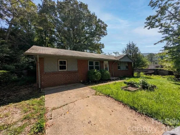 202 Melody Cir, Swannanoa, NC 28778