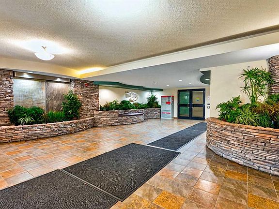 2nd image of 30 E Discovery Ridge Close SW #305