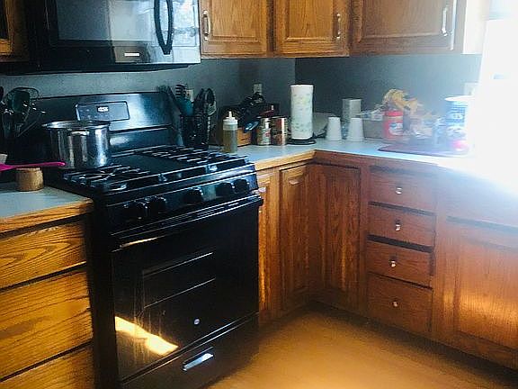 4th image of 673 Rowelyn Ave
