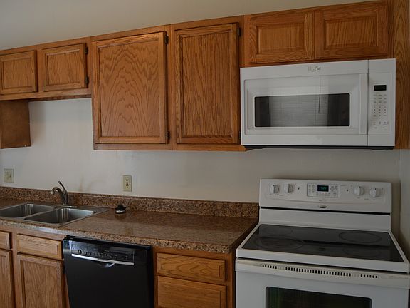 5th image of 137 W Norwich Ave