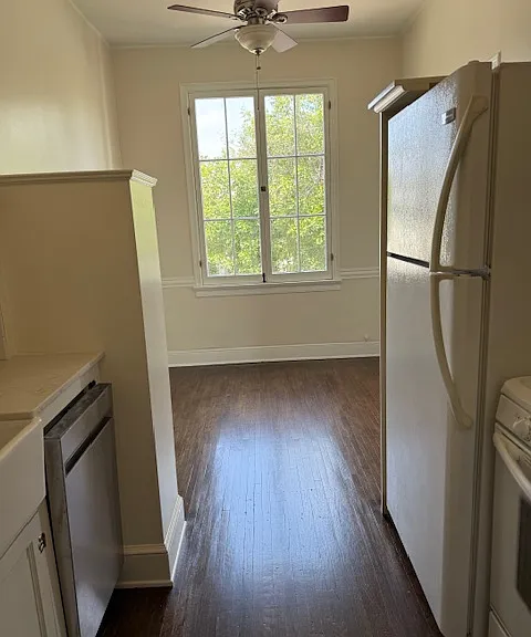 Kitchen & breakfast area