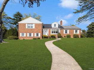185 Whistler Rd, Manhasset, NY 11030