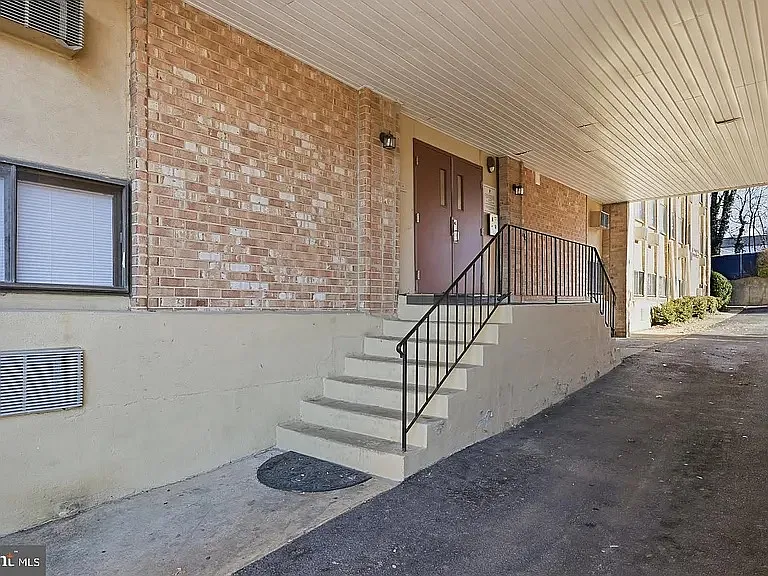2 bed, 779 sqft, $1,600 — Photo 2