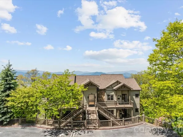 30 Club Villa Ct #B2, Burnsville, NC 28714