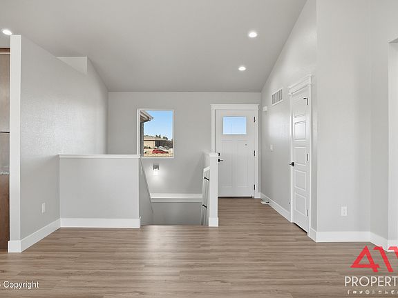 4th image of 174 Royal Cir