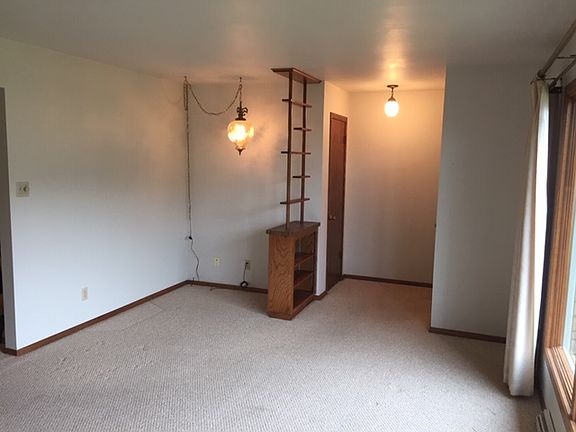 4th image of 513 Meadow Ln