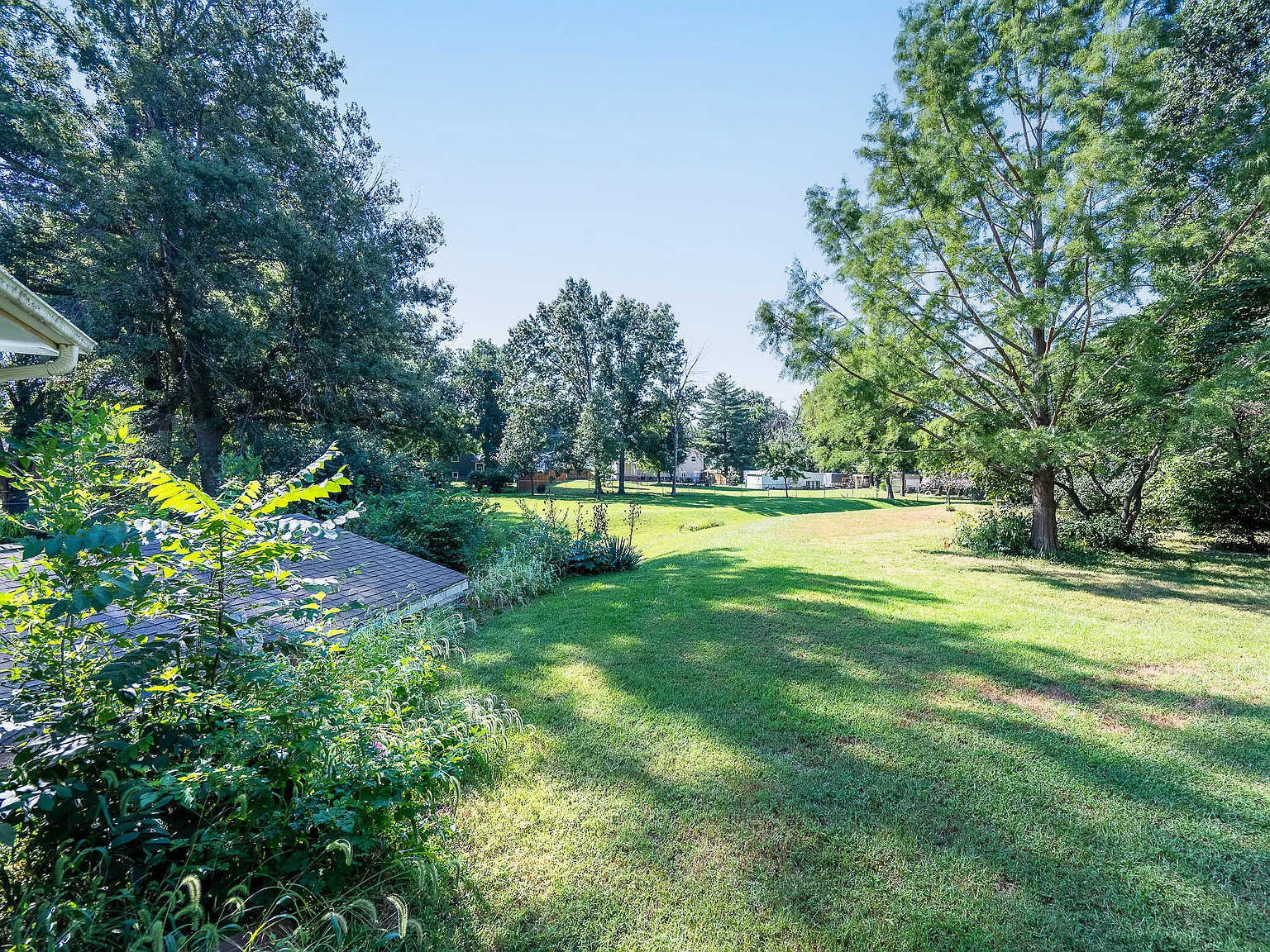 3 bed, 2.0 bath, 1820 sqft, $1,800 — Photo 2