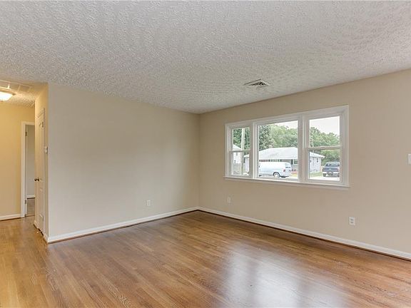 4th image of 925 South Ave