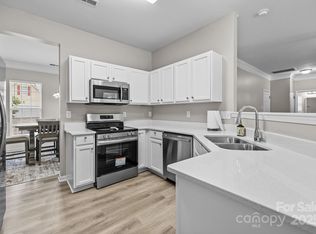 8239 Weeping Fig Ln, Charlotte, NC 28215