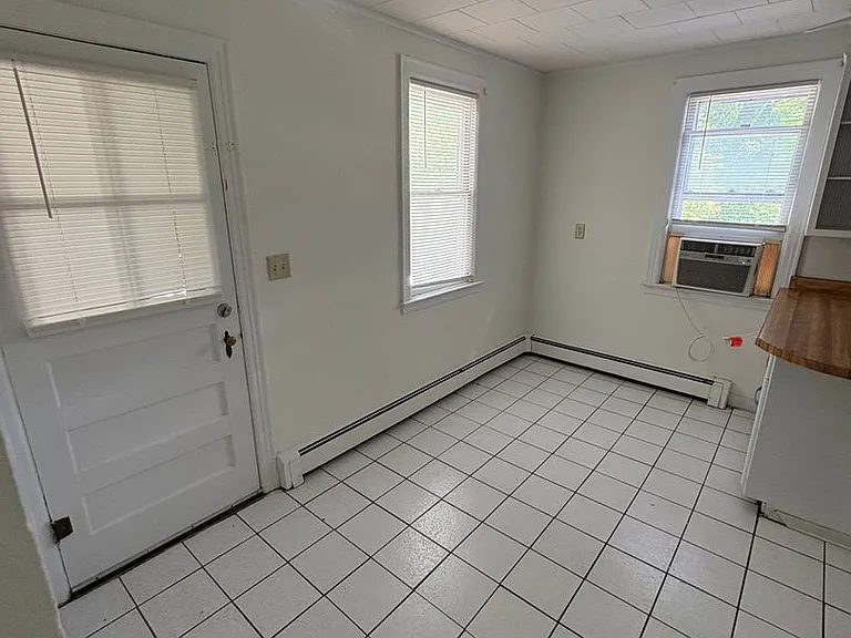 547 W Main St — Photo 32