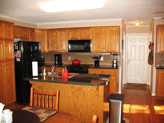 4th image of 214 Kingston Dr