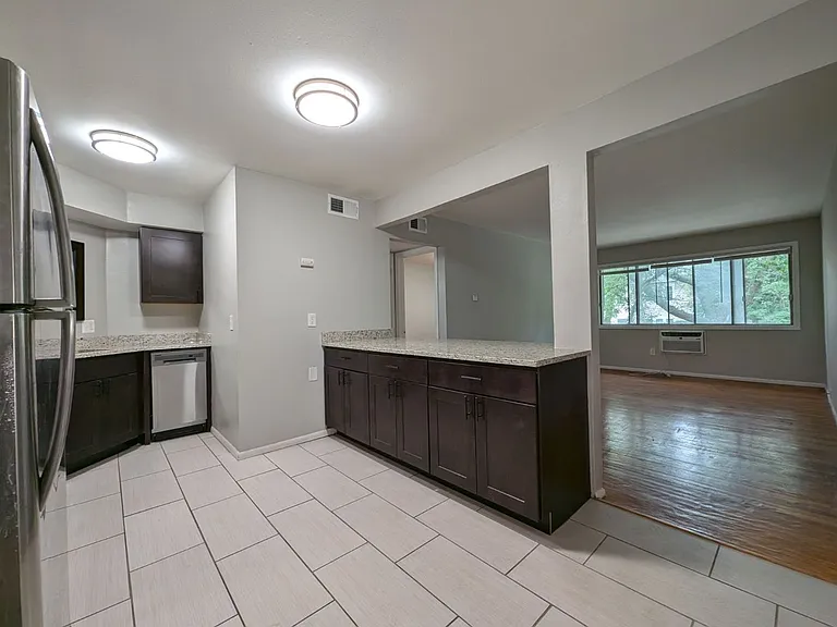 2492 N Murray Ave — Photo 2