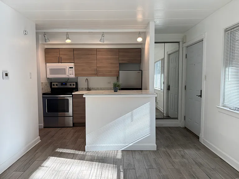 40 Harrison St #4 — Photo 2