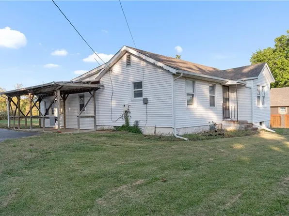 1702 E T C Lea Rd, Independence, MO 64050