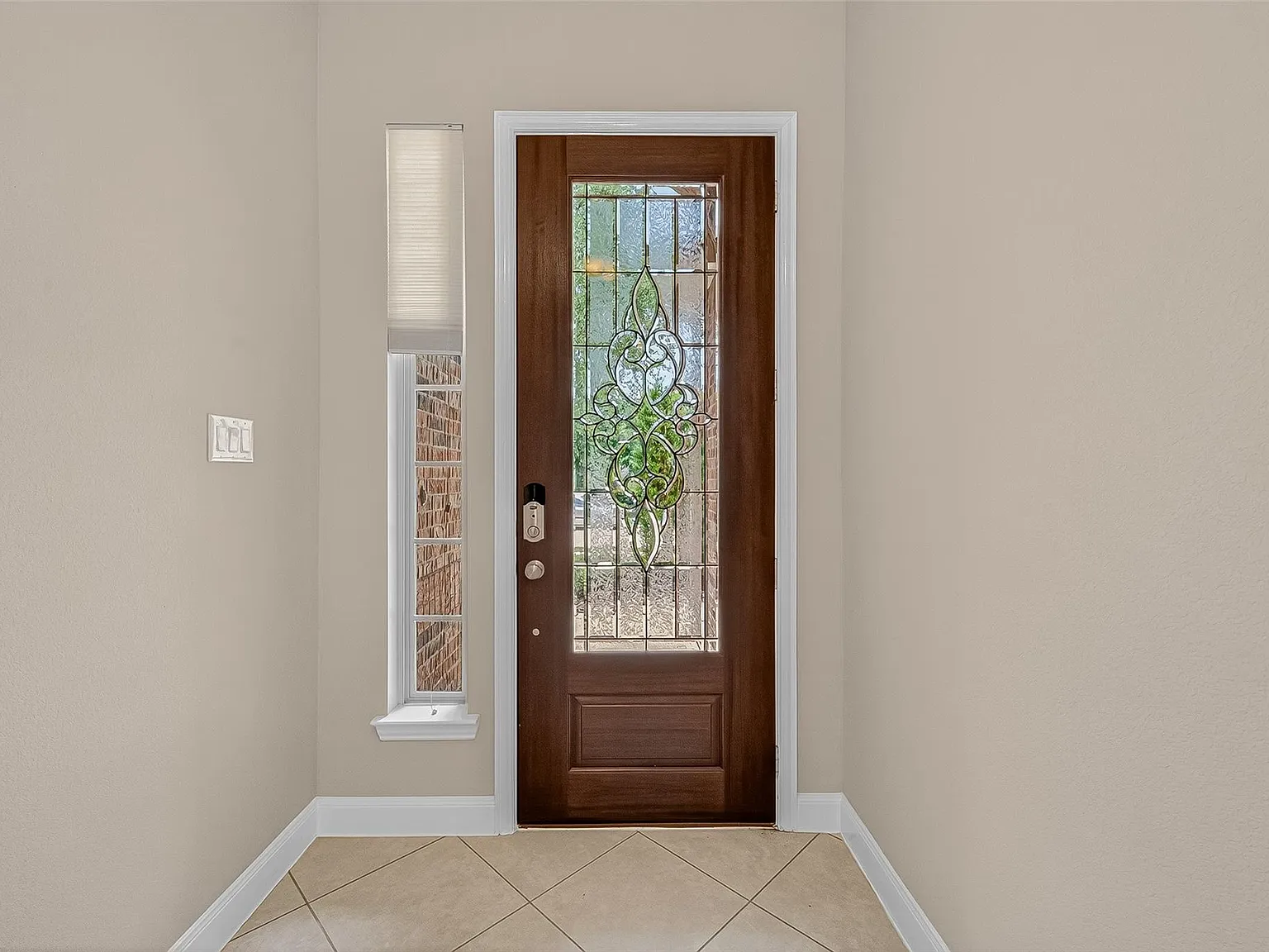 3 bed, 2.0 bath, 2523 sqft, $2,900 — Photo 4