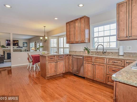 5th image of 8410 Westpointe Dr