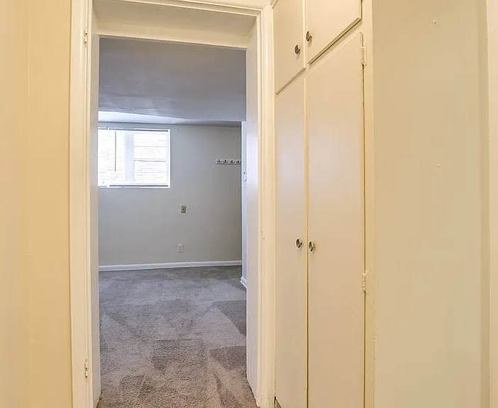 336 S 37th St — Photo 10
