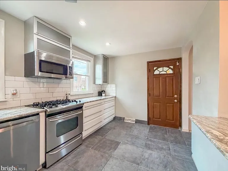 2723 Solly Ave — Photo 9