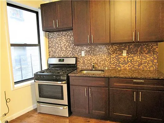 Rented by Arwell Realty | media 2