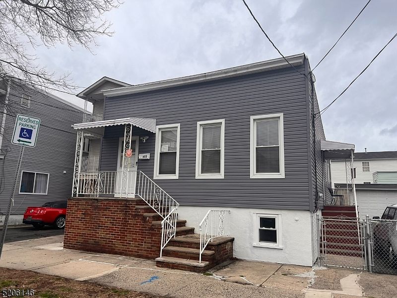 1st image of 501 Delavan