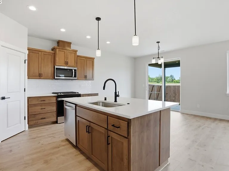900 SE 34th Cir — Photo 13