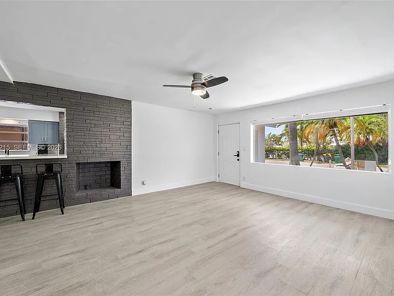 230 NE 2nd Pl — Photo 8