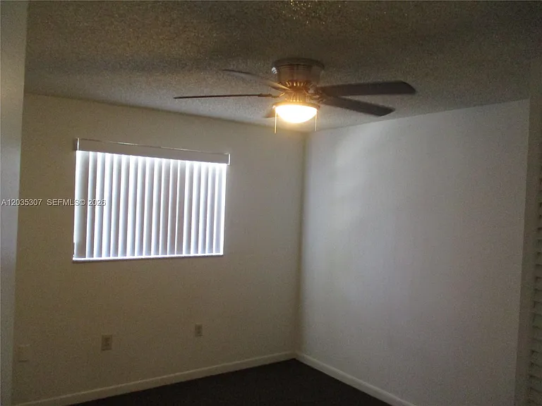 10622 SW 174th Ter — Photo 10