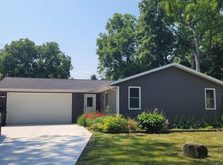 122 Phillips Ln, Lake Mills, WI 53551