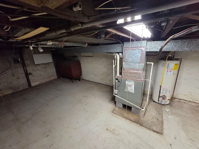 424 E Locust St — Photo 20