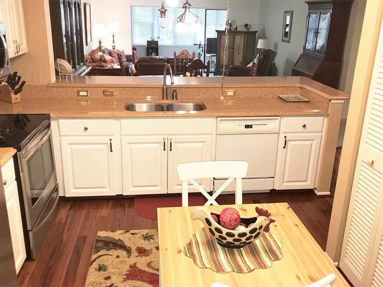 577 Lakeside Dr — Photo 8